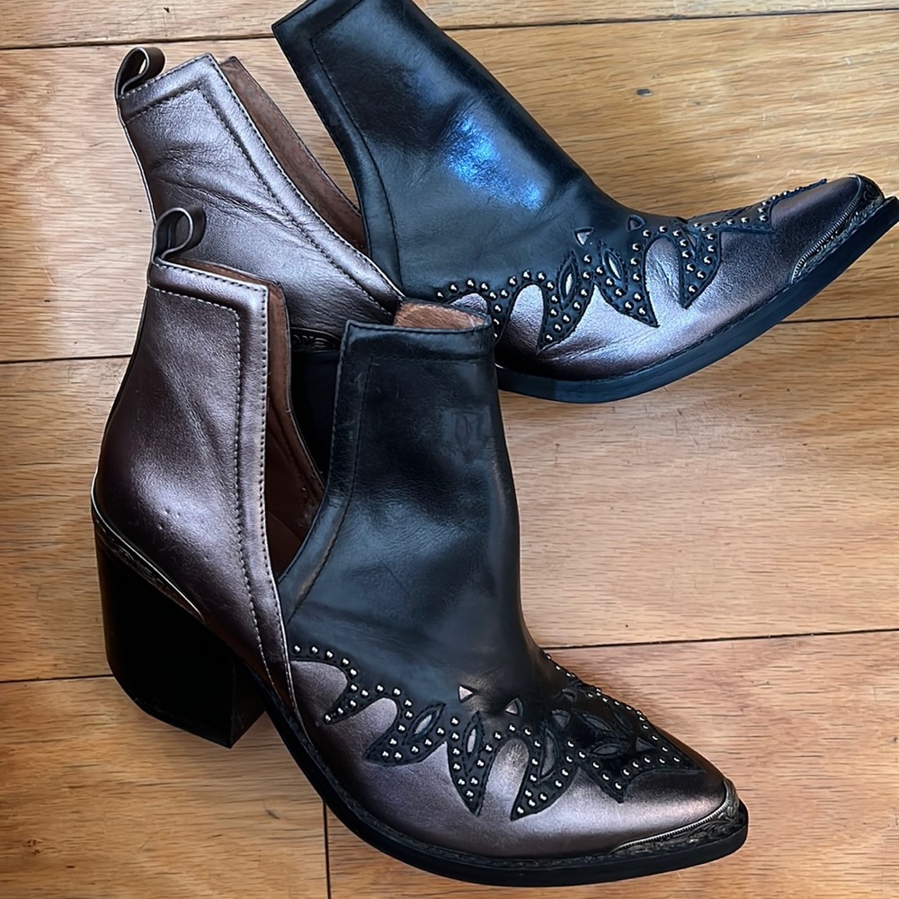Almost new Jeffery Campbell cowboy boots